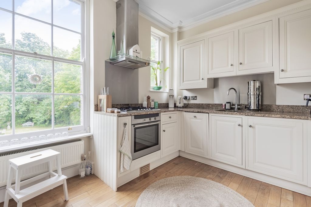 Property photo 2 of 17 615001 (4)