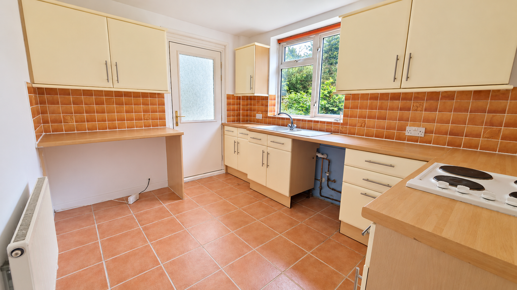 Property photo 3 of 11 Kitchen