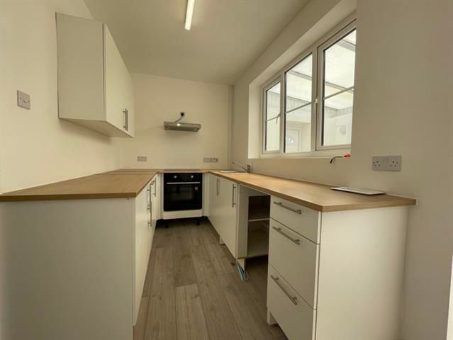 Property photo 2 of 10 Kitchen