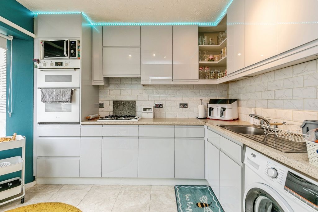 Property photo 2 of 18 Pbox-Img.Jpg