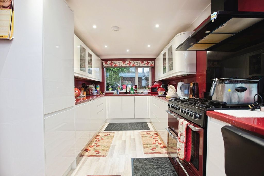 Property photo 3 of 26