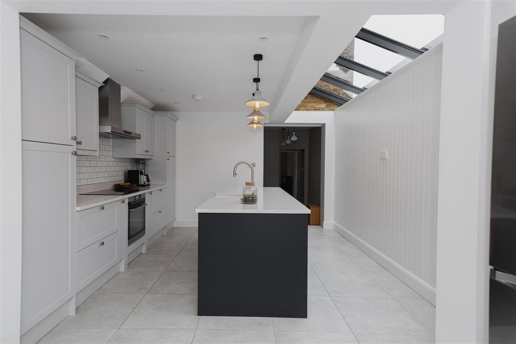 Property photo 3 of 23 Bramble Walk