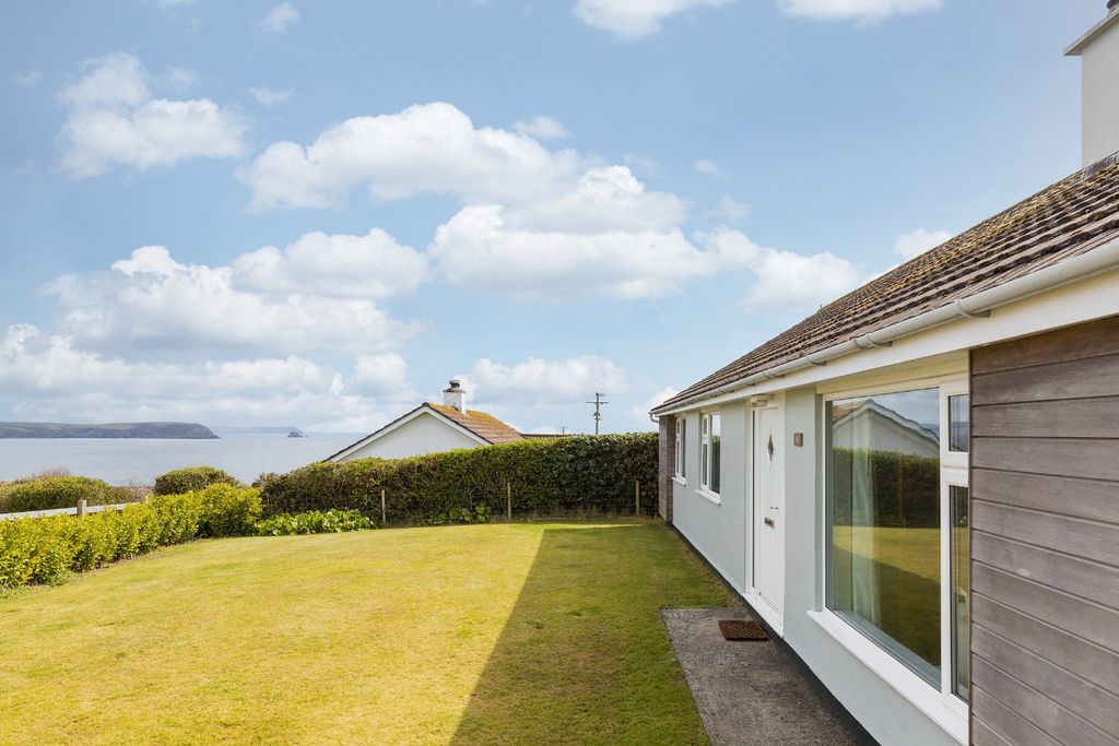 Property photo 2 of 19 4123856
