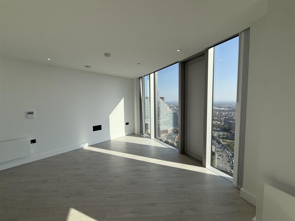 Property photo 3 of 23 Lounge..Jpeg