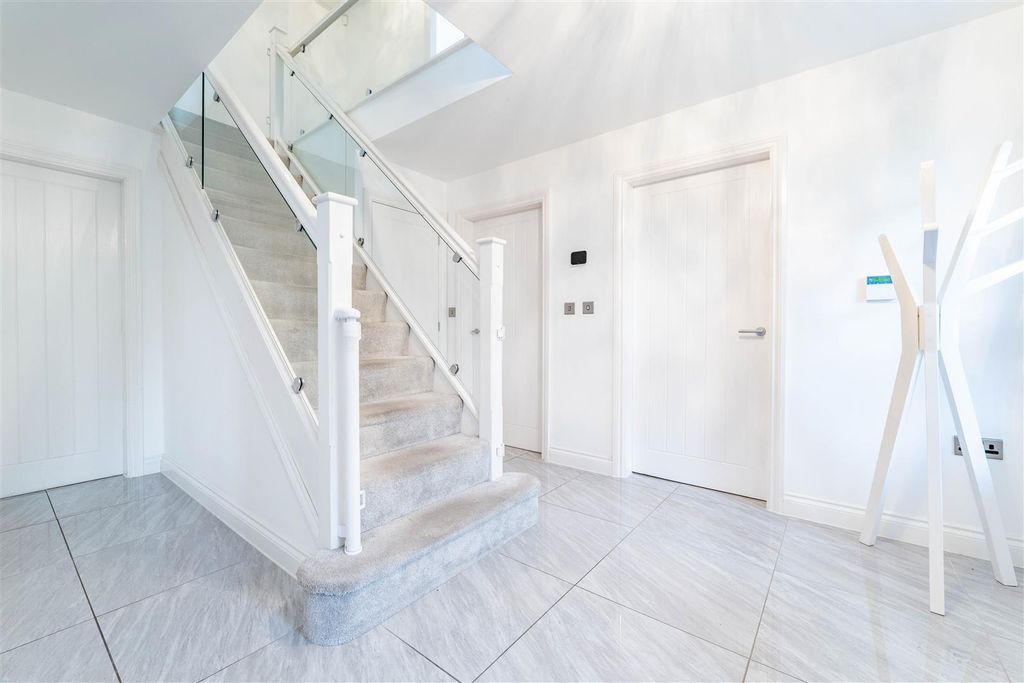 Property photo 3 of 50 Entrance Hall