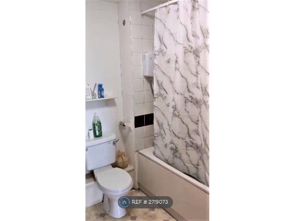 Property photo 3 of 10 Full Bathroom With Electric Shower