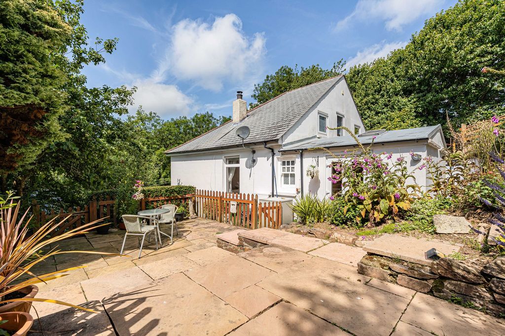 Property photo 2 of 35