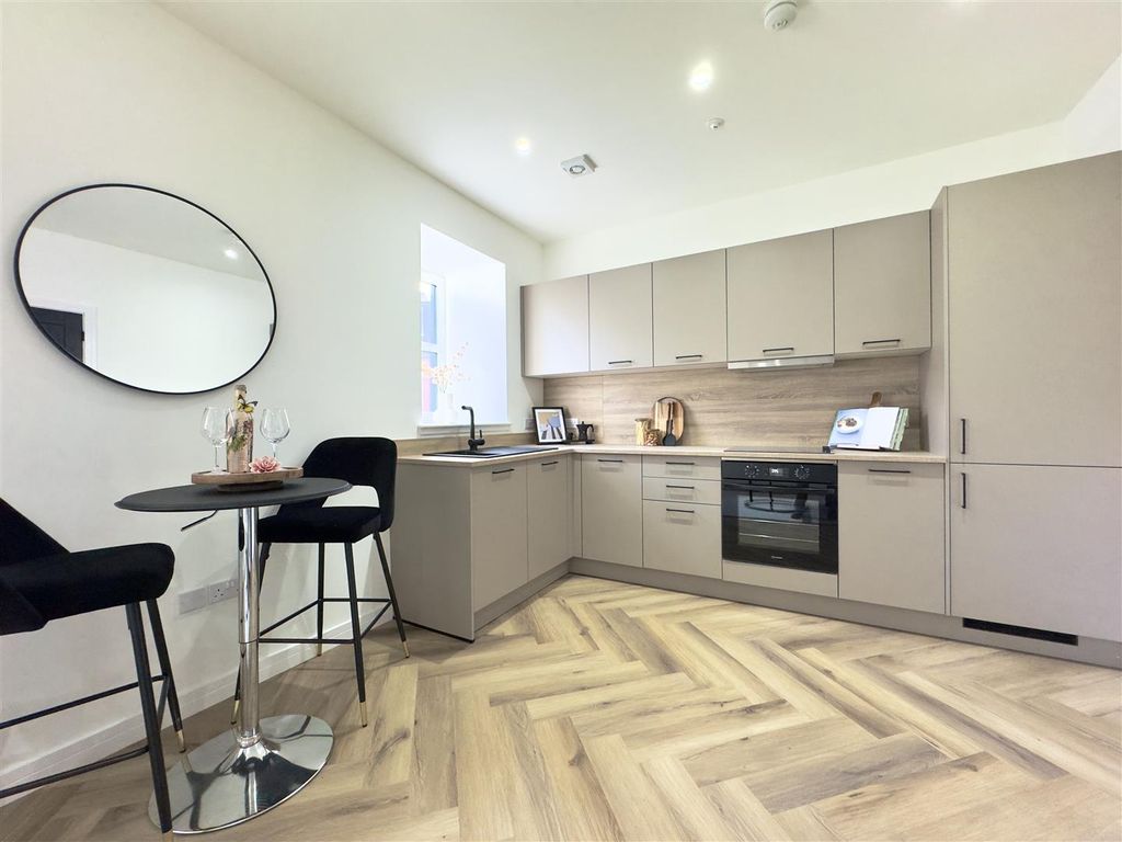 Property photo 2 of 15 Kitchen