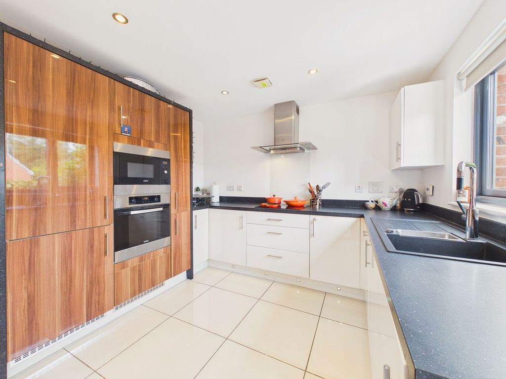 Property photo 2 of 22 Dining Kitchen