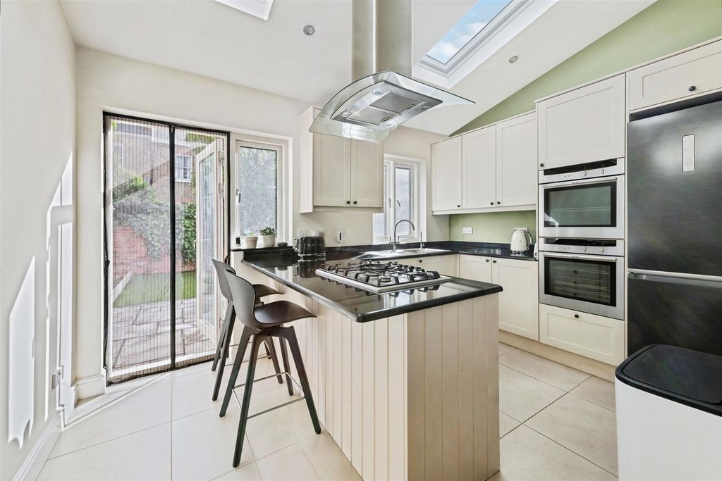 Property photo 2 of 10 Kitchen