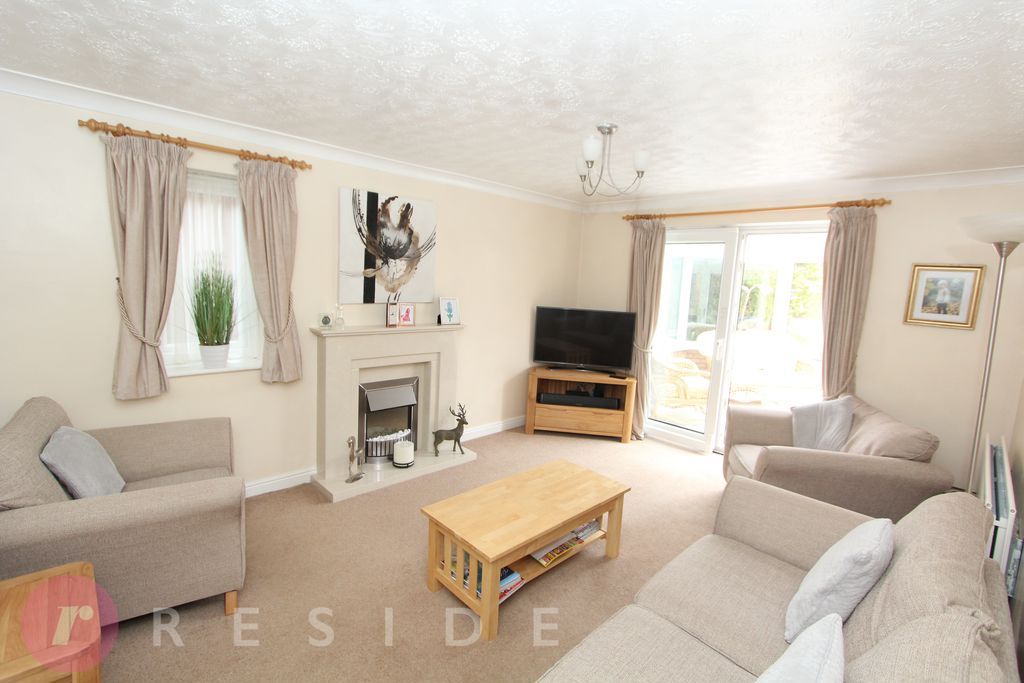 Property photo 2 of 17 Lounge