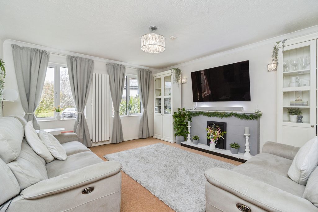 Property photo 3 of 20