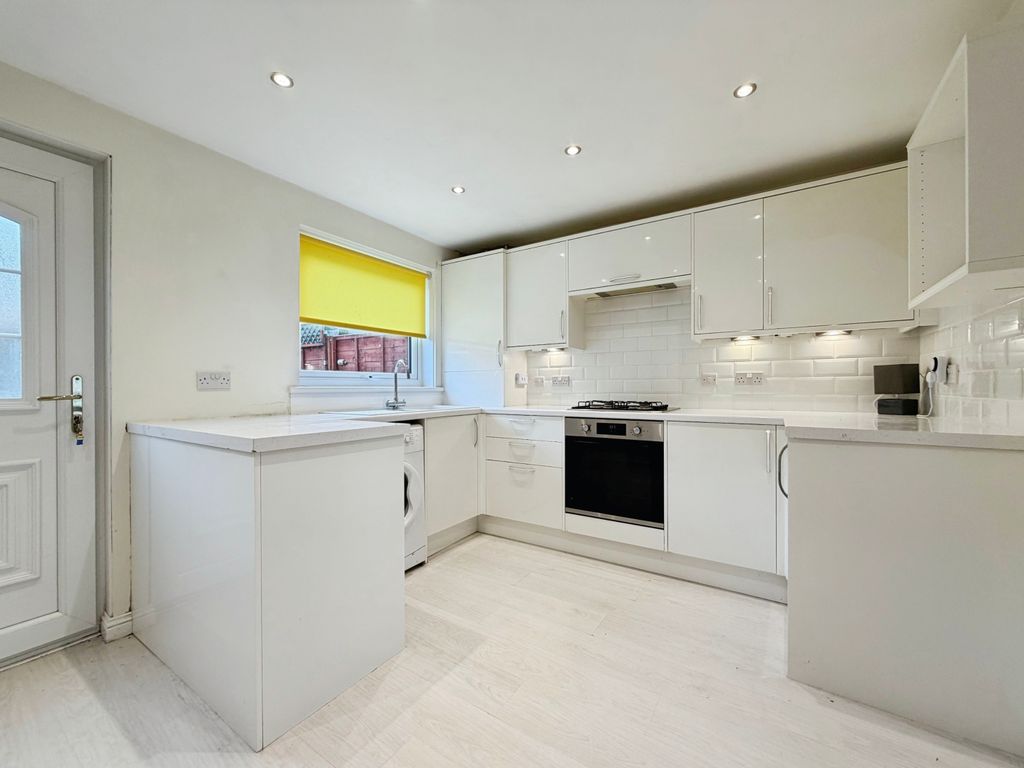 Property photo 2 of 9 Dining Kitchen