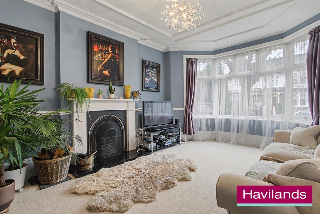 Property photo 2 of 12 Oakfield Road N14 6Lu-1.Jpg