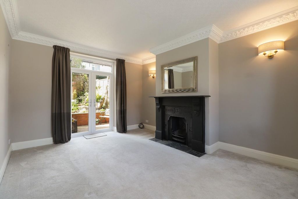 Property photo 2 of 35 Living Room