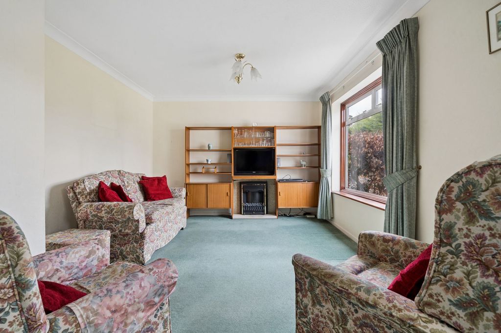 Property photo 2 of 25