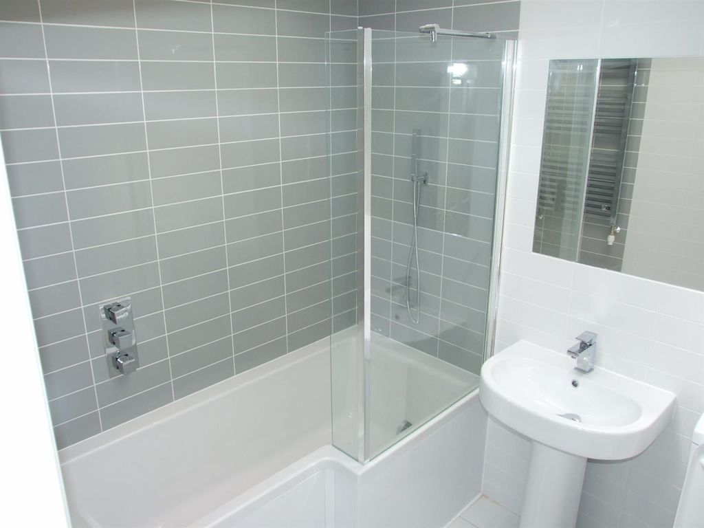 Property photo 3 of 14 Apartment Interior