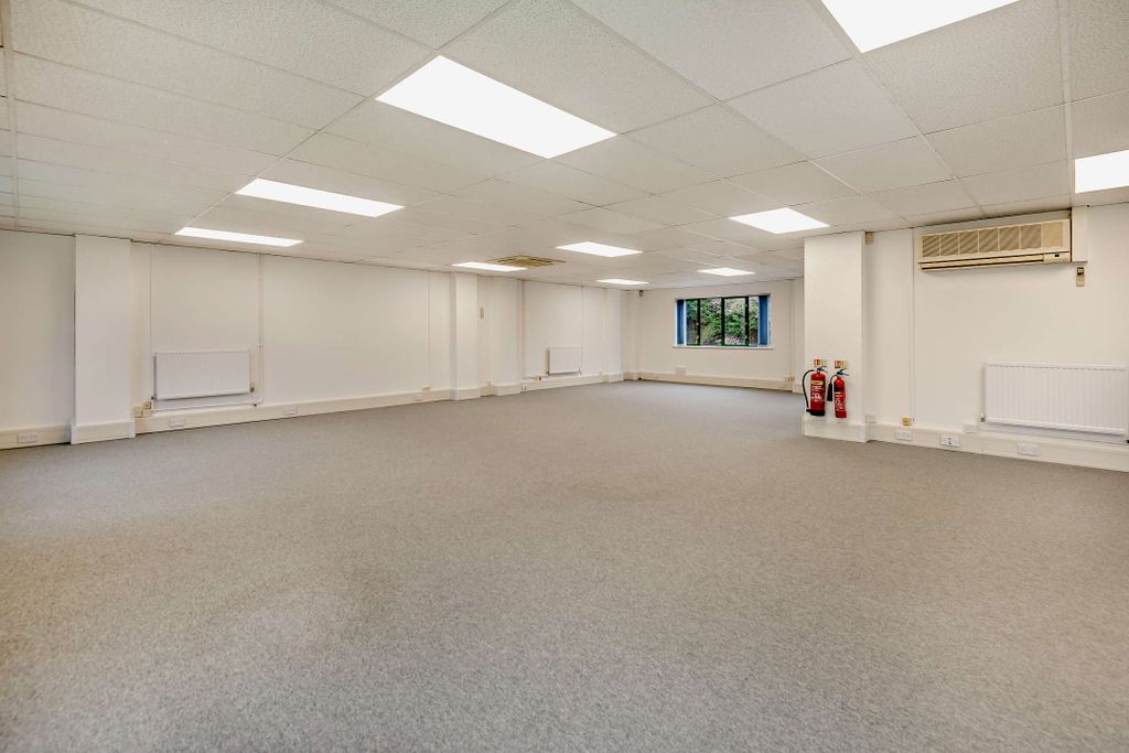 Property photo 3 of 11 8540002-Interior02-800