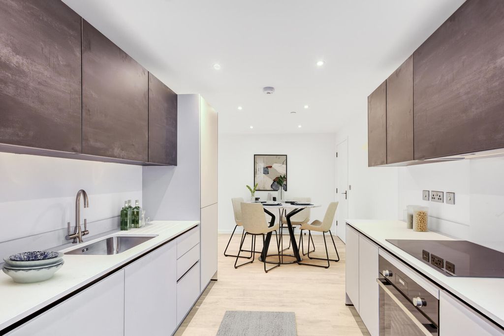 Property photo 3 of 8 Kitchen