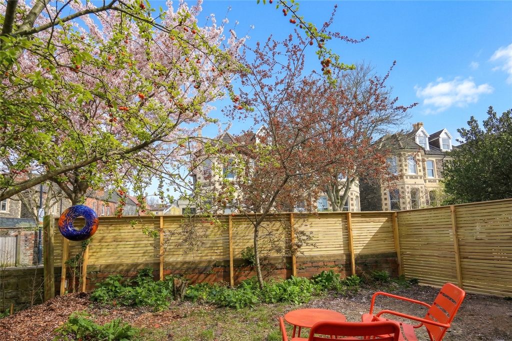 Property photo 3 of 14 Picture No. 13