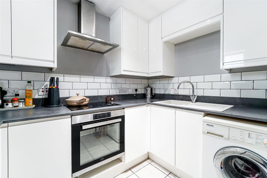 Property photo 3 of 14 Helliwell &amp; Co.