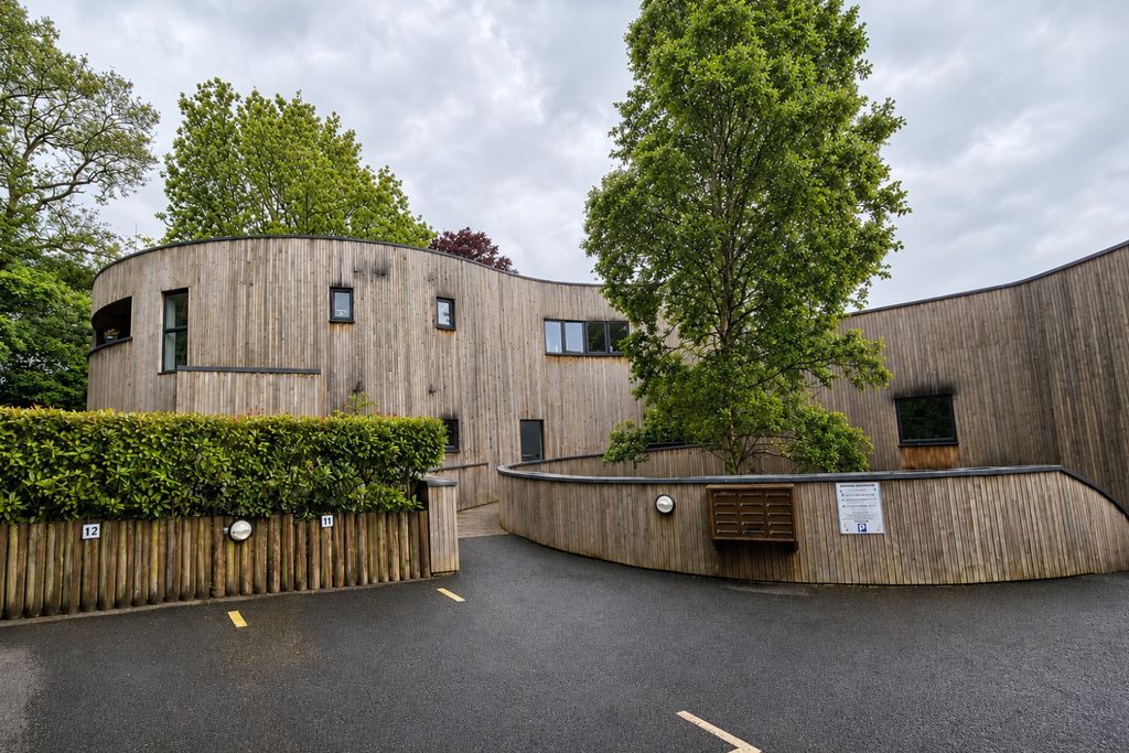 Property photo 1 of 32 Dbc6Dfcc-2259-45F7-9423-47E478F2F375