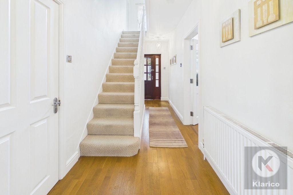 Property photo 3 of 23 Hallway