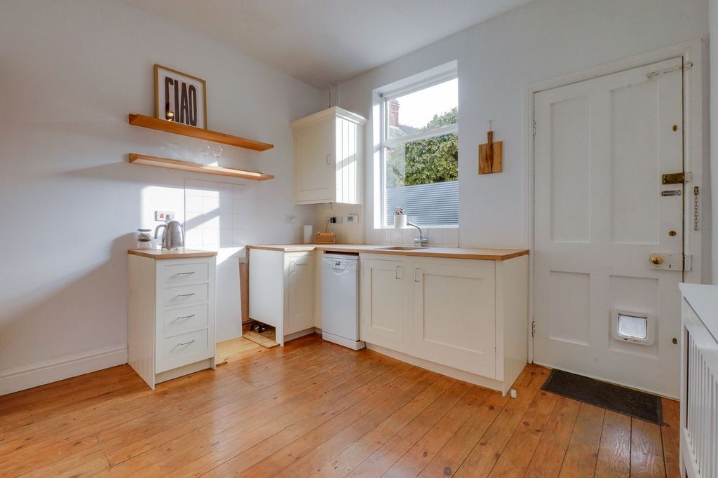 Property photo 3 of 25