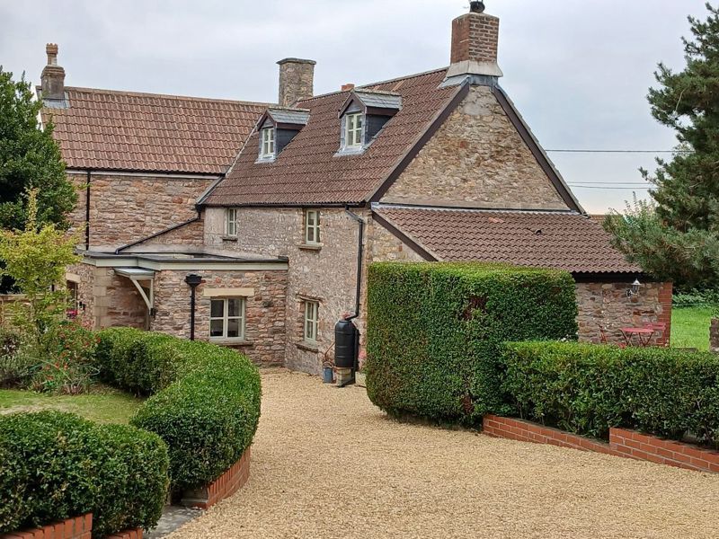 Property photo 1 of 37 1 Clevedon Road