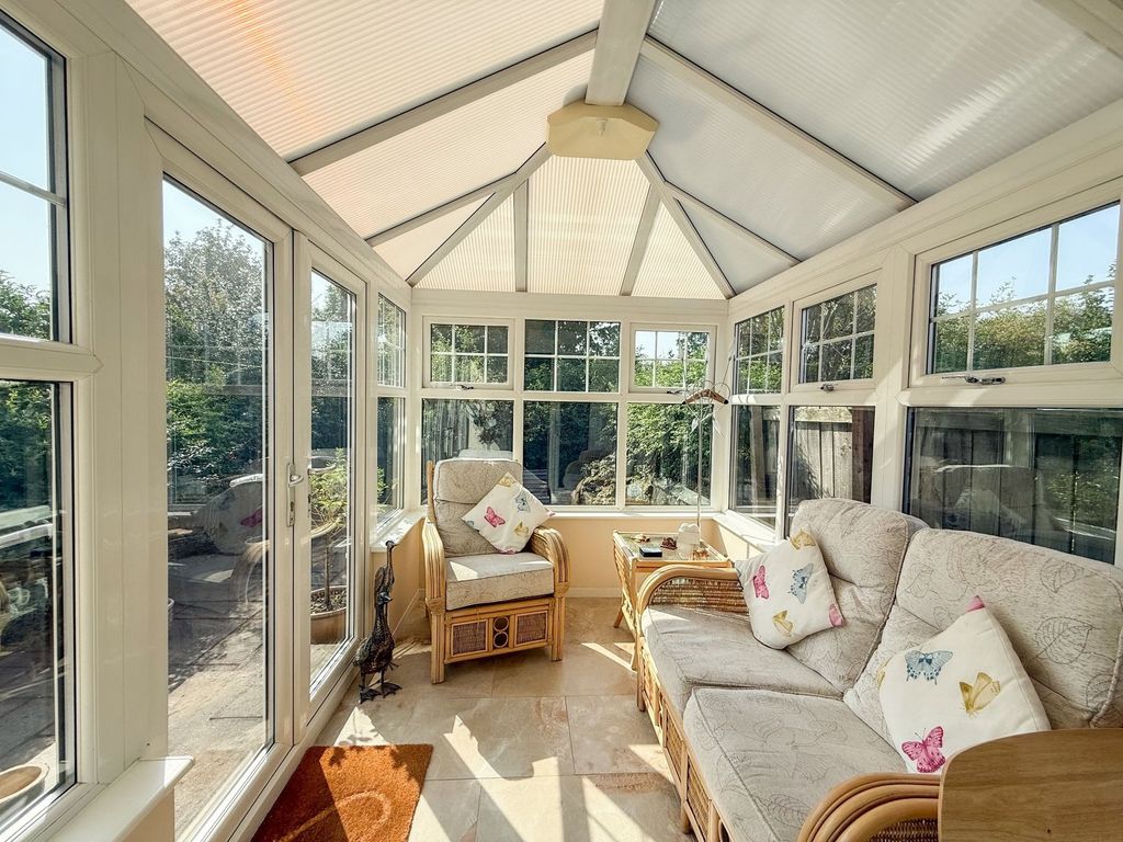 Property photo 3 of 10 Conservatory