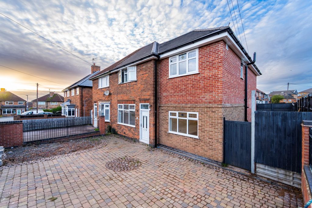 Property photo 2 of 53