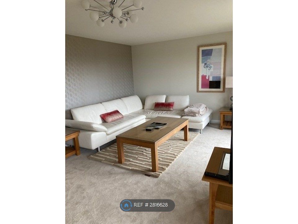 Property photo 1 of 12 Lounge