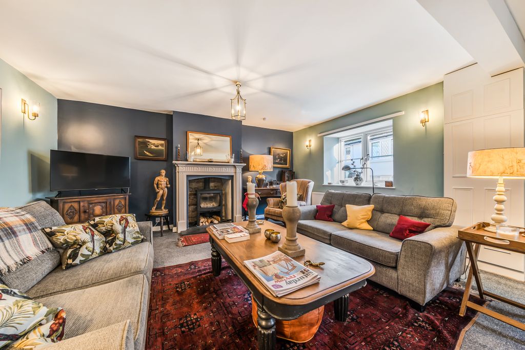 Property photo 2 of 32 Living Room