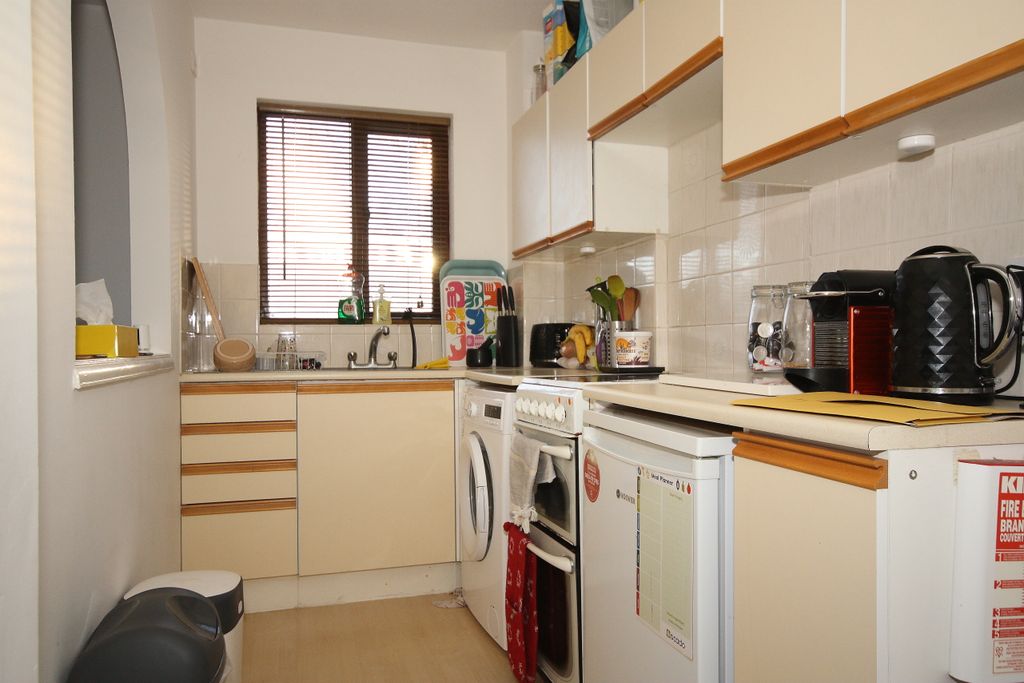 Property photo 3 of 5 Kitchen