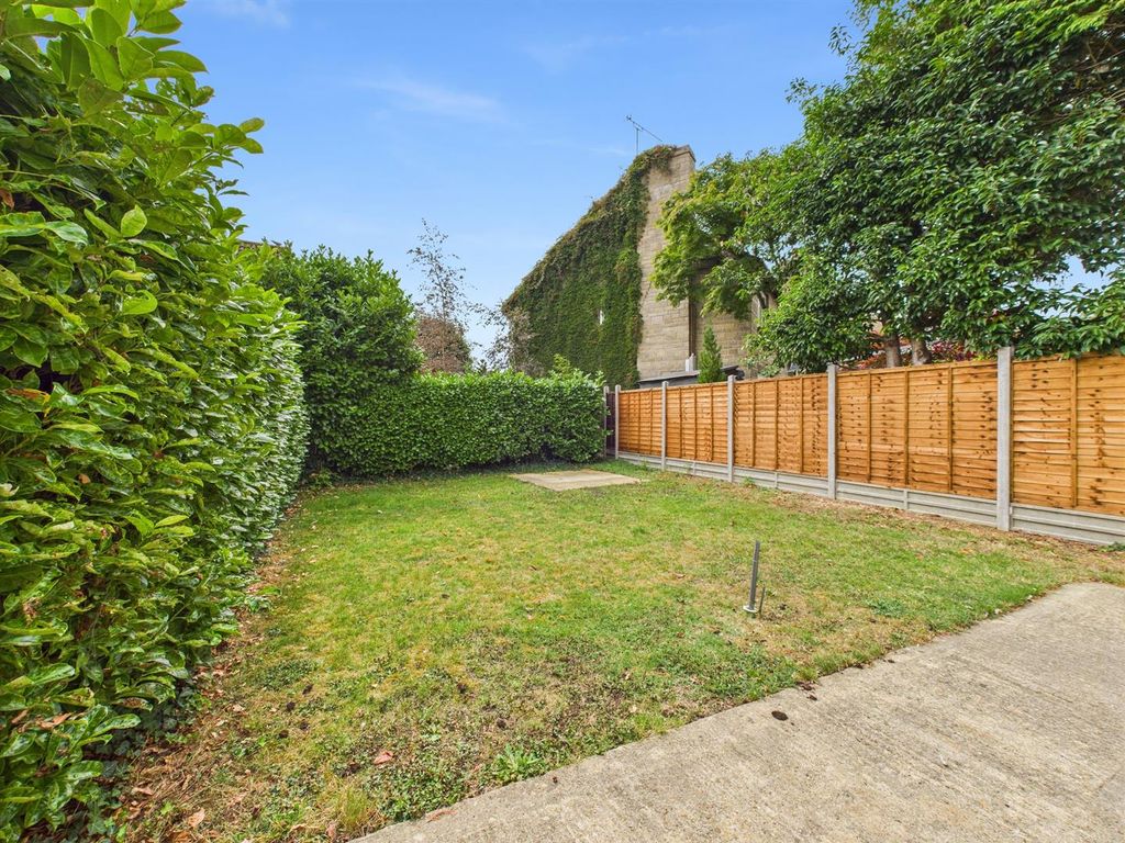 Property photo 2 of 9 Garden