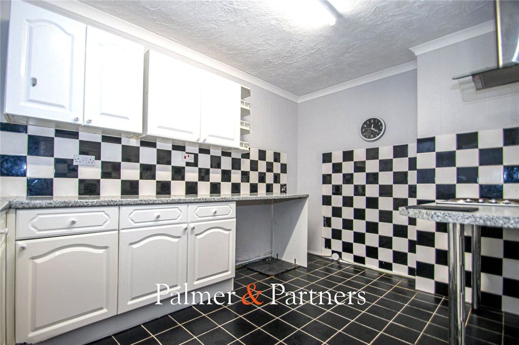 Property photo 2 of 8 Picture No. 12