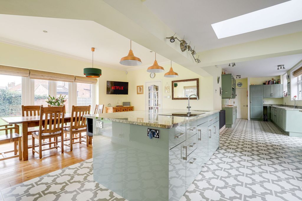 Property photo 2 of 46 Kitchen/Diner