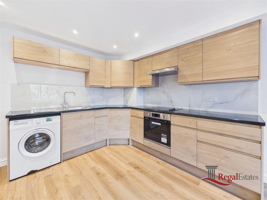 Property photo 3 of 9 Cam02489G0-Pr0304-Still003.Jpg