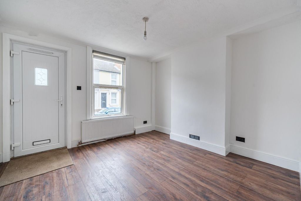 Property photo 2 of 14 212.Jpg