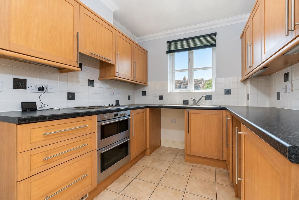Property photo 1 of 11 Kitchen