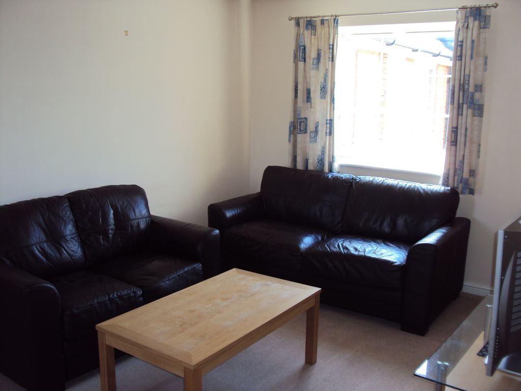 Property photo 2 of 10 Living Room