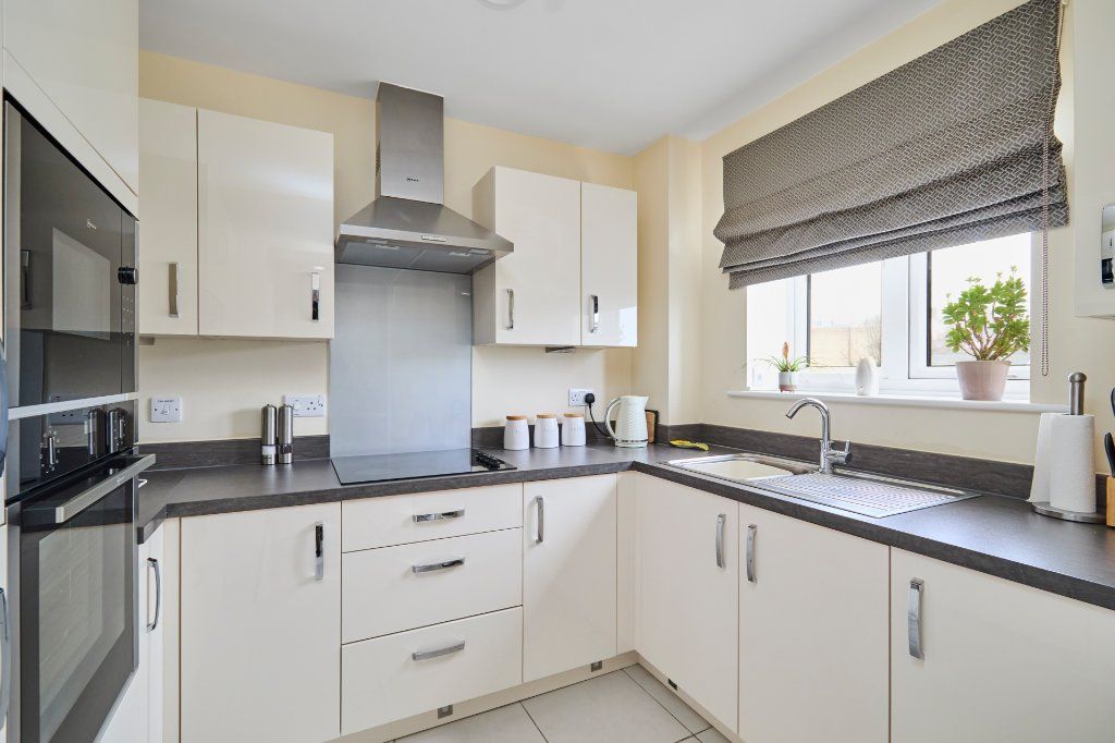 Property photo 3 of 10 Kitchen