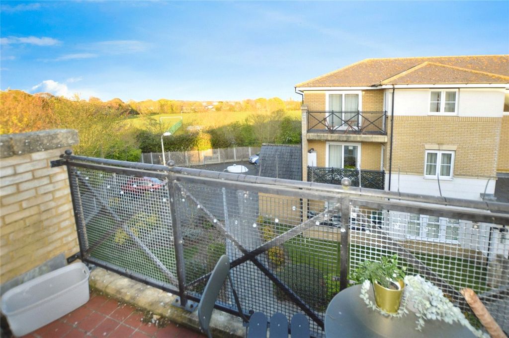 Property photo 3 of 11 Balcony