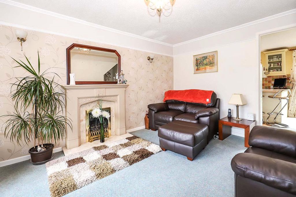 Property photo 2 of 13 Lounge