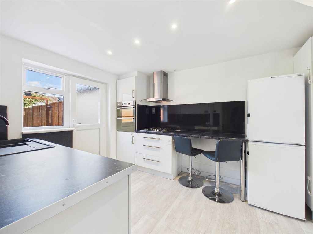 Property photo 2 of 12 Cam02435G0-Pr0197-Still007.Jpg