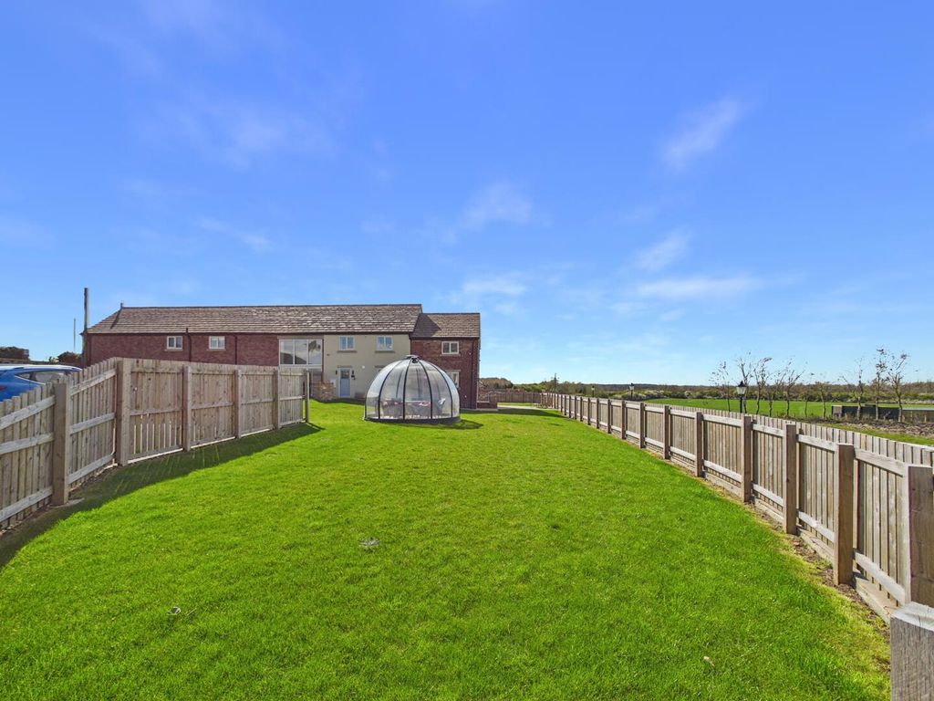 Property photo 1 of 21 Rear Garden