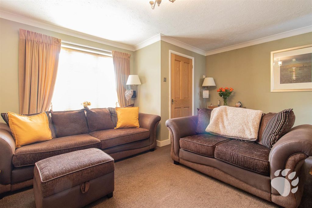Property photo 2 of 17 Lounge