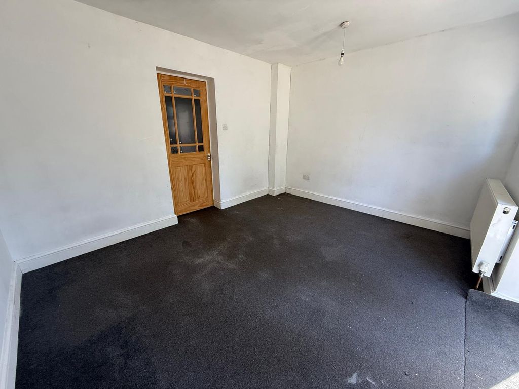 Property photo 3 of 9 Gallery