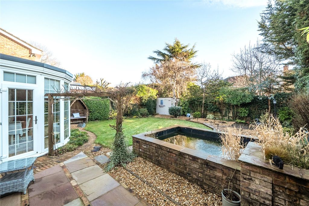 Property photo 3 of 18 Garden