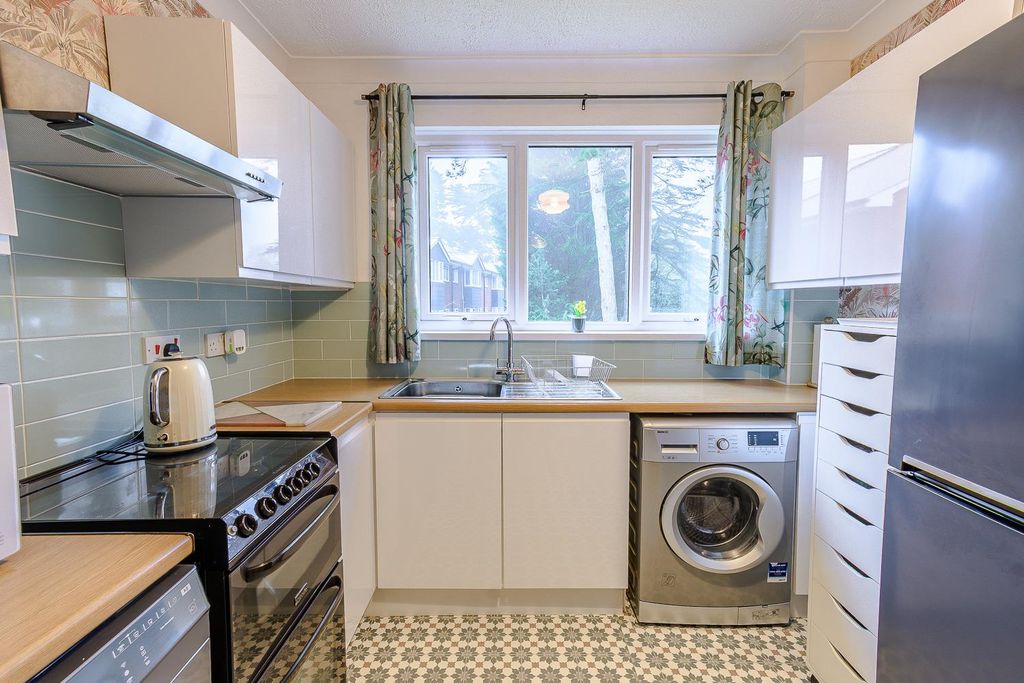 Additional image 5 of 2 bed flat for saleButtrills Road, Barry CF62